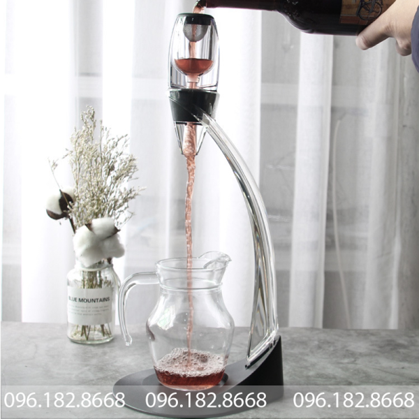 Tại sao rượu vang lại cần phải thở trong bình decanter?